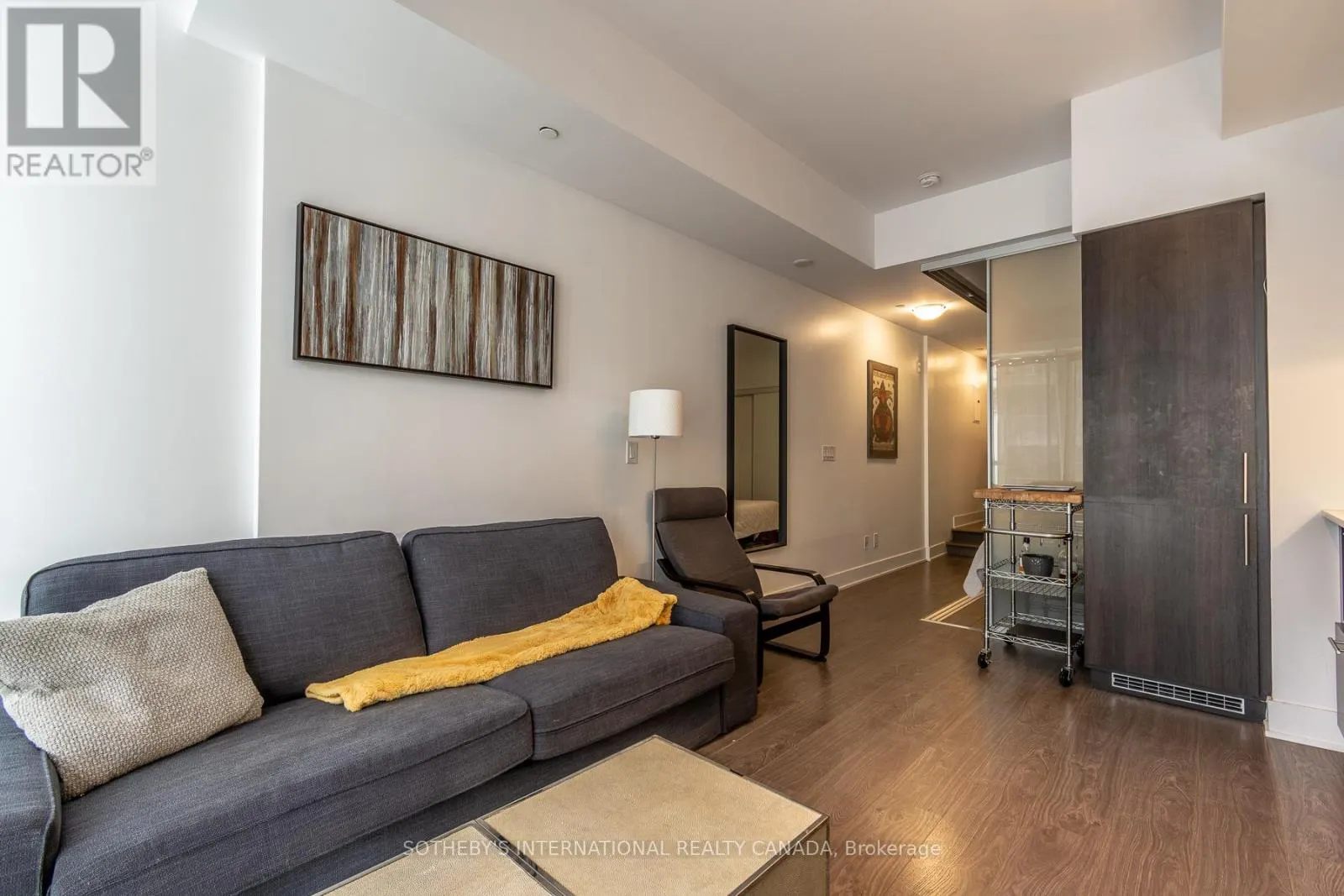 805 - 508 WELLINGTON STREET W
