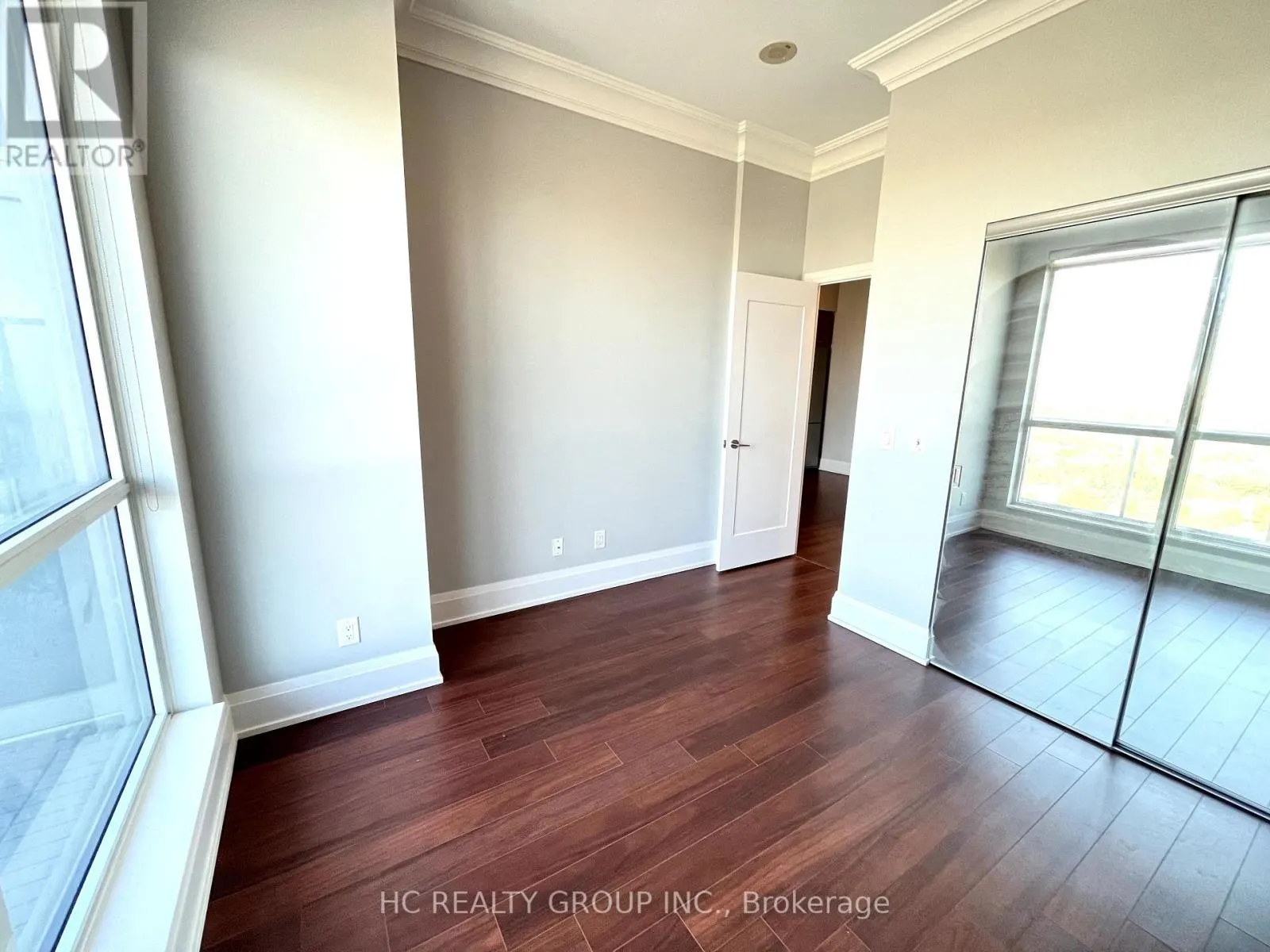 PH5 - 120 HARRISON GARDEN BOULEVARD