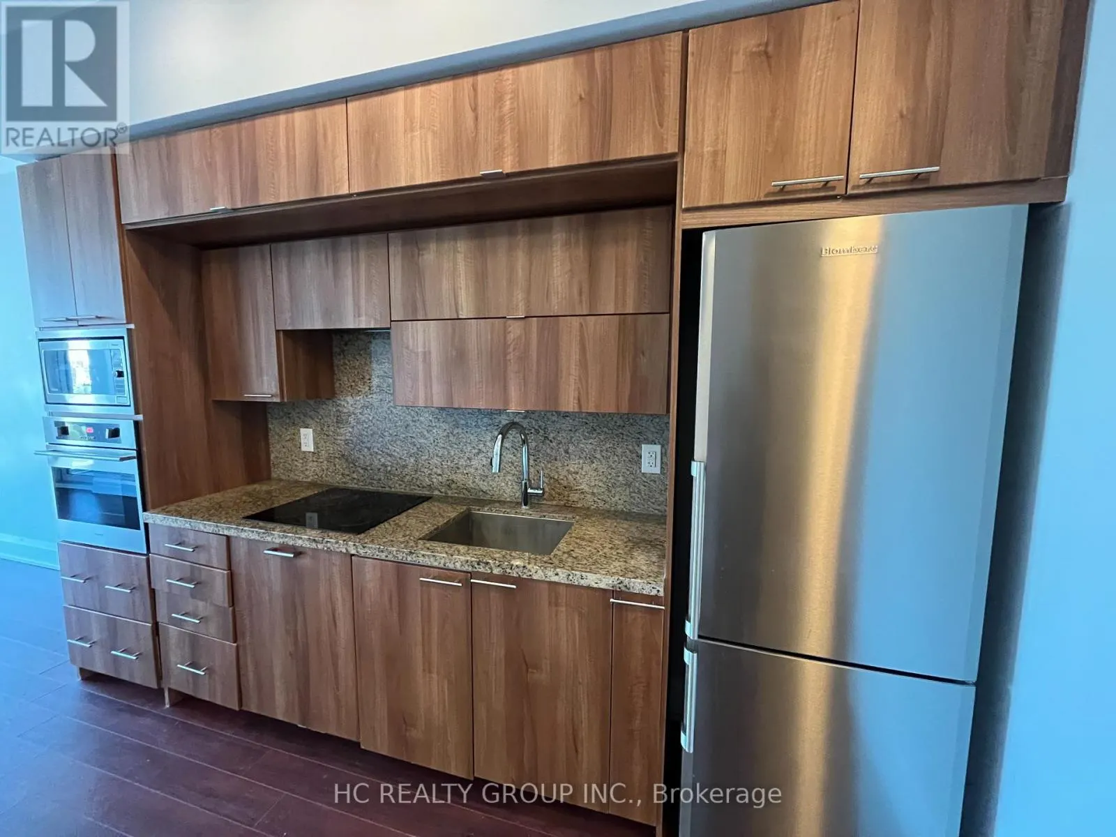 PH5 - 120 HARRISON GARDEN BOULEVARD