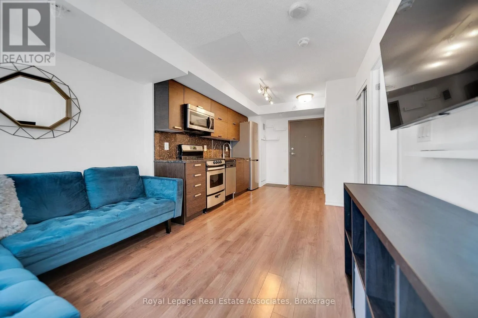 LPH01E - 36 LISGAR STREET