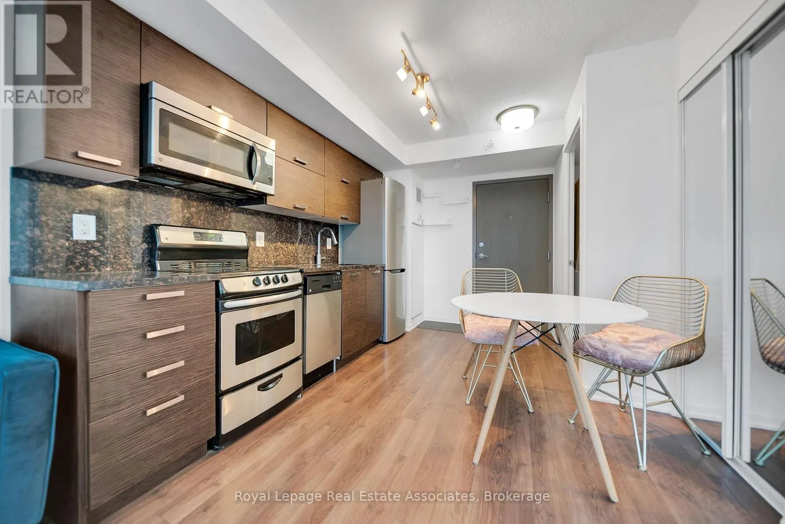 LPH01E - 36 LISGAR STREET