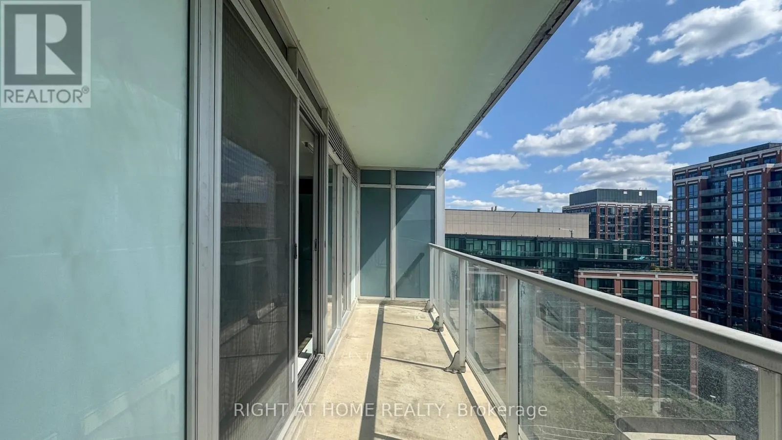 E1208 - 555 WILSON AVENUE