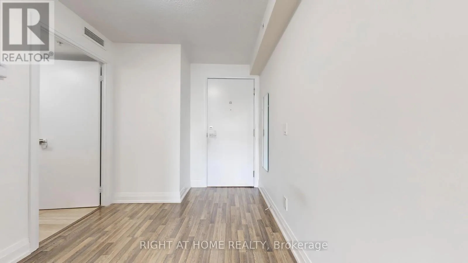 E1208 - 555 WILSON AVENUE