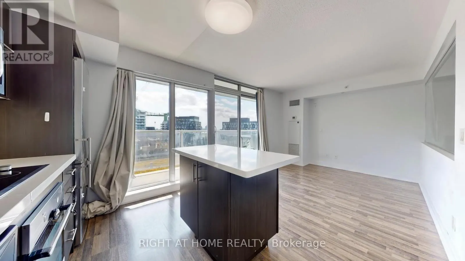 E1208 - 555 WILSON AVENUE