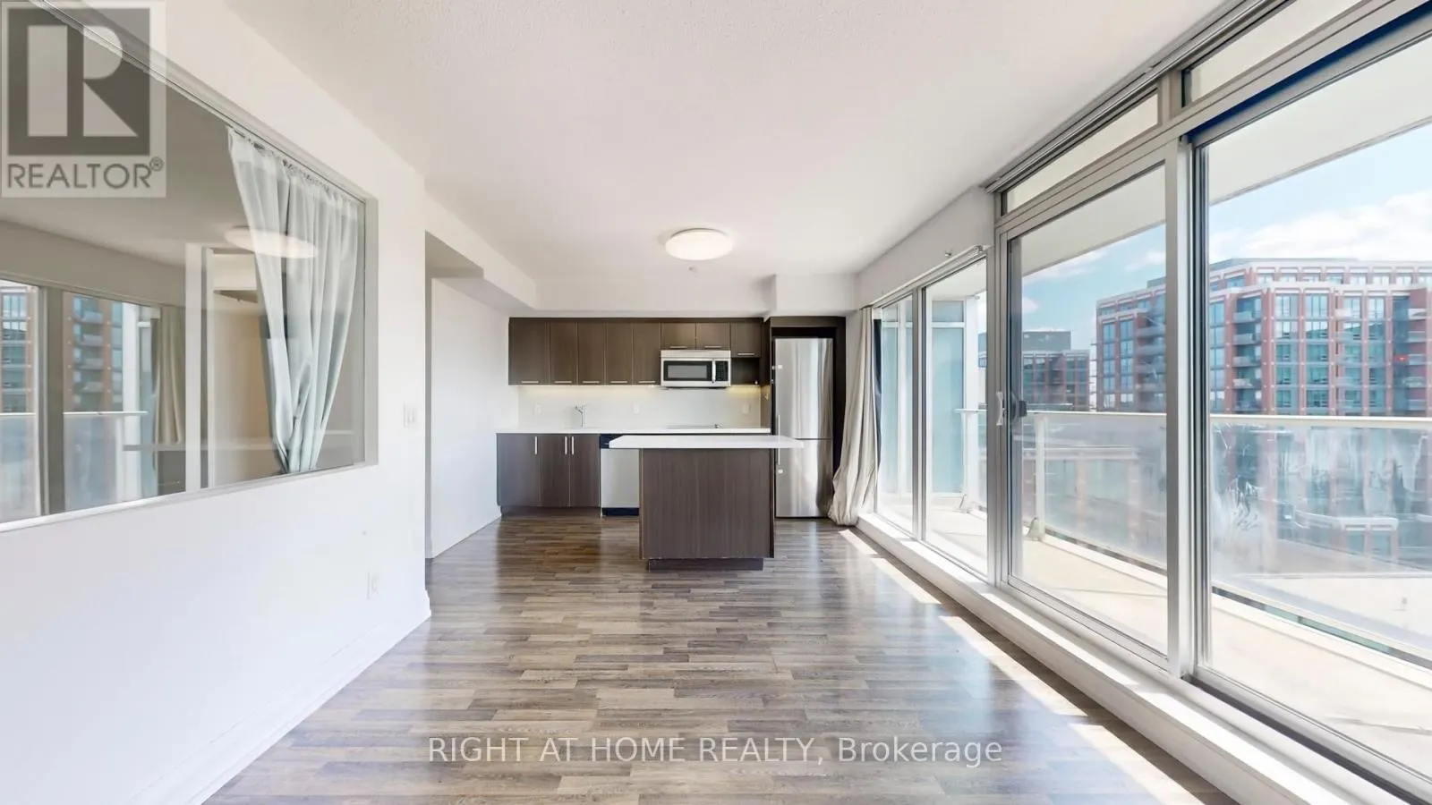 E1208 - 555 WILSON AVENUE