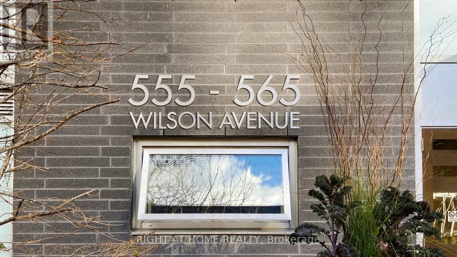 E1208 - 555 WILSON AVENUE