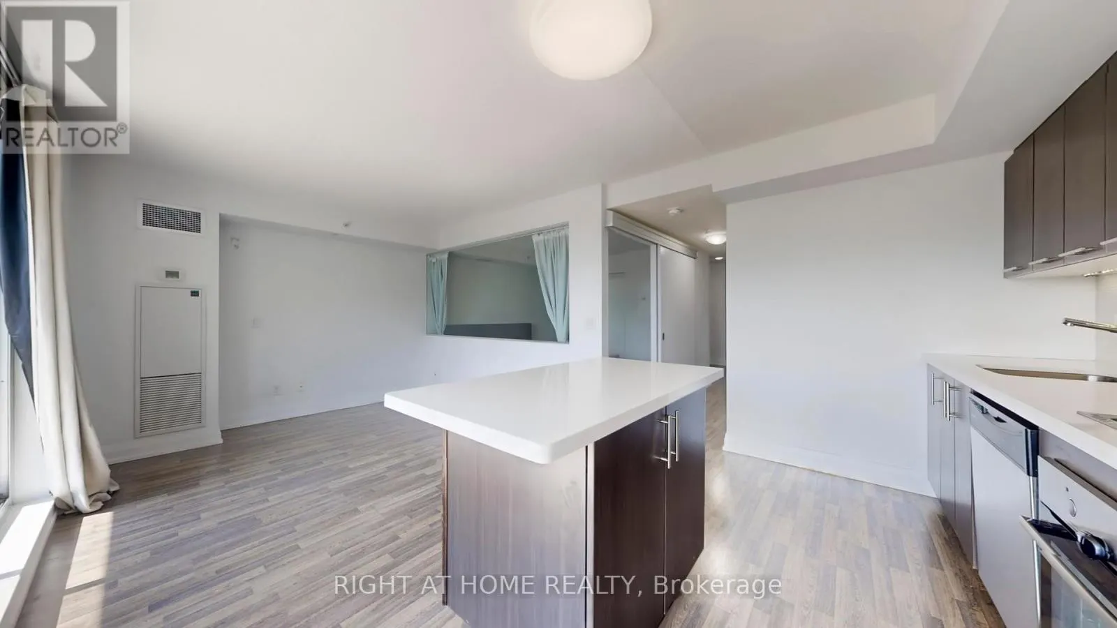 E1208 - 555 WILSON AVENUE
