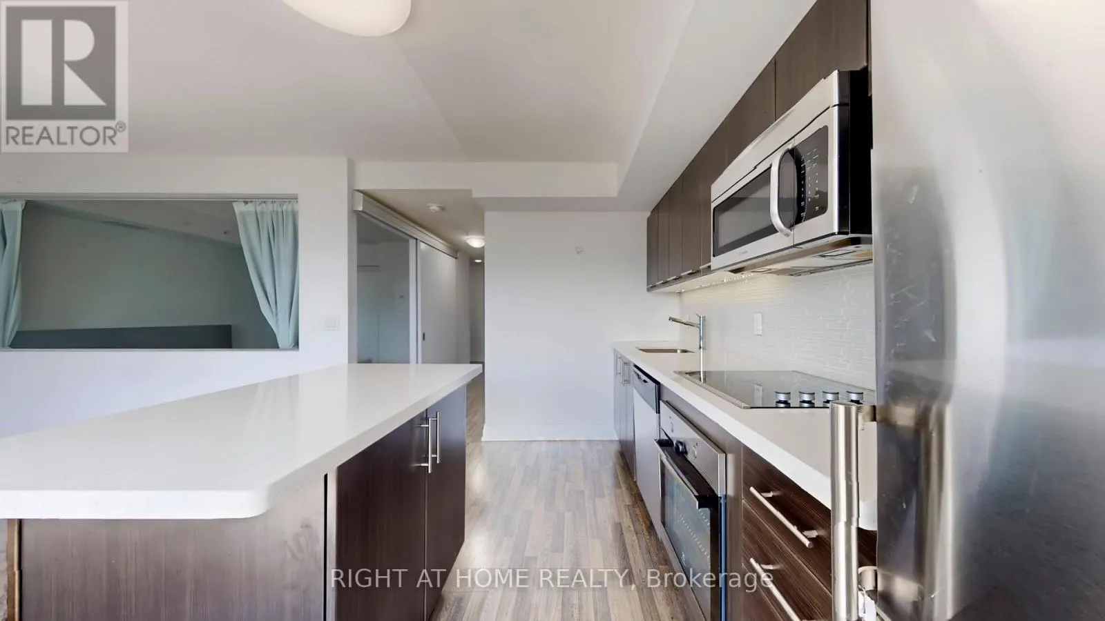 E1208 - 555 WILSON AVENUE