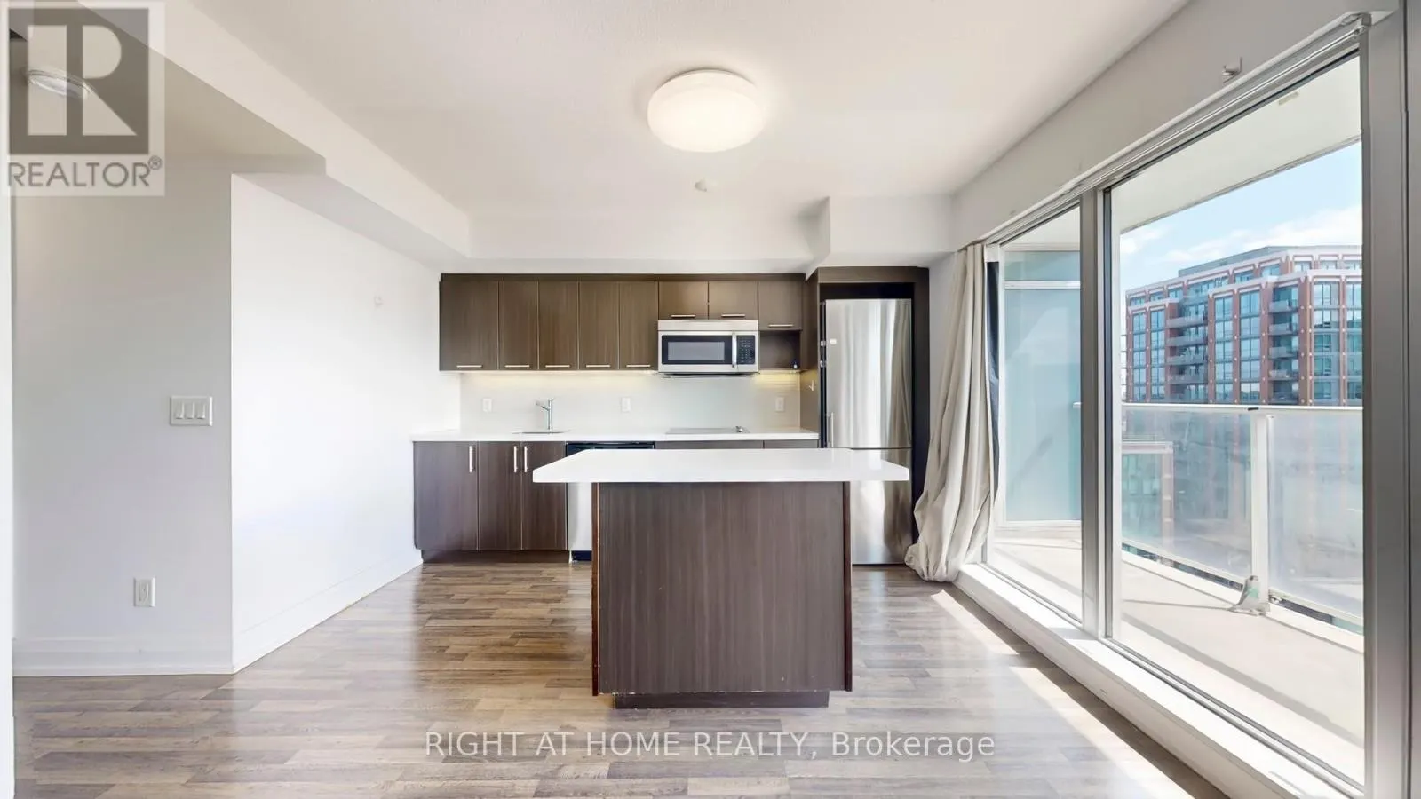 E1208 - 555 WILSON AVENUE