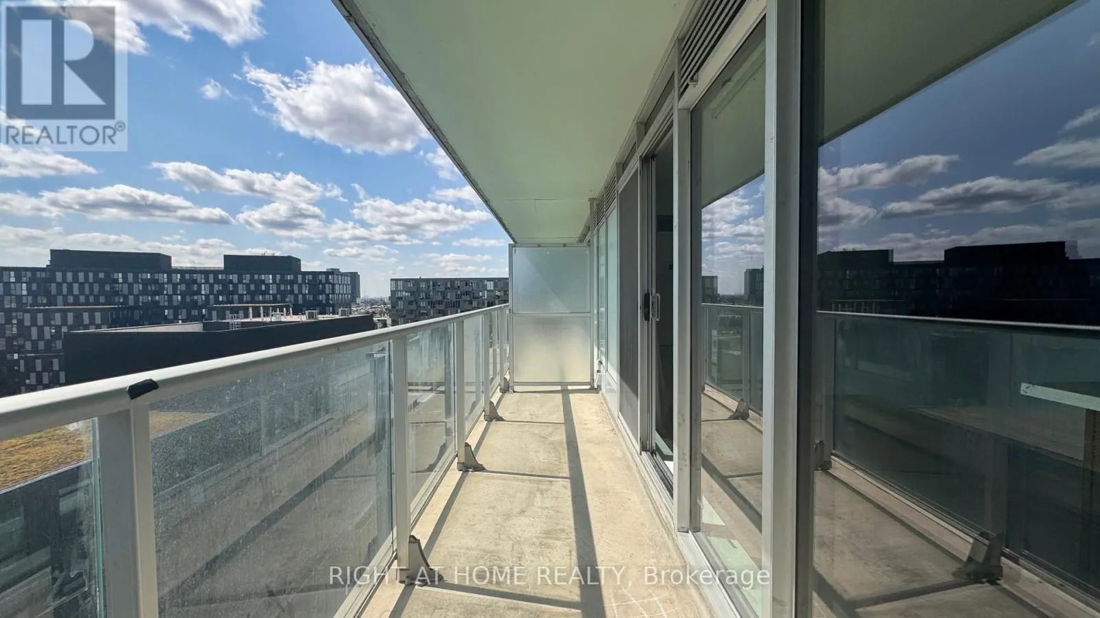 E1208 - 555 WILSON AVENUE