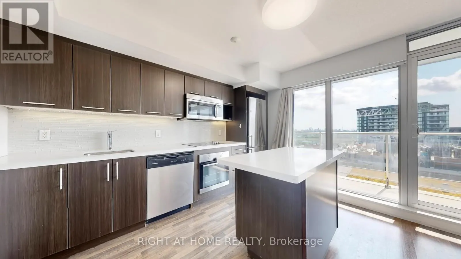 E1208 - 555 WILSON AVENUE