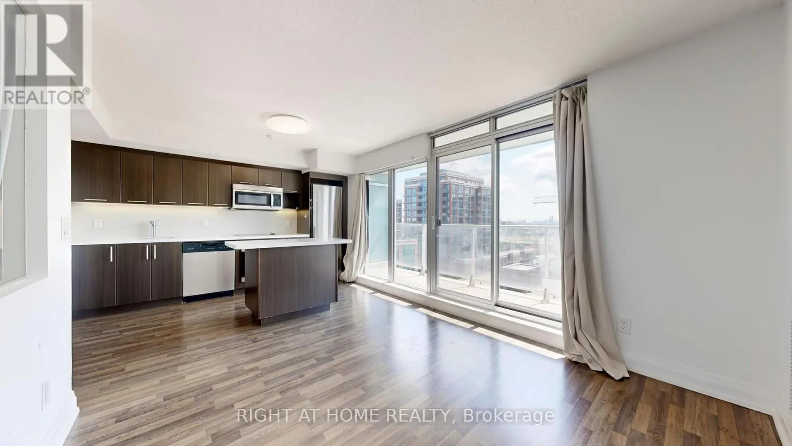 E1208 - 555 WILSON AVENUE