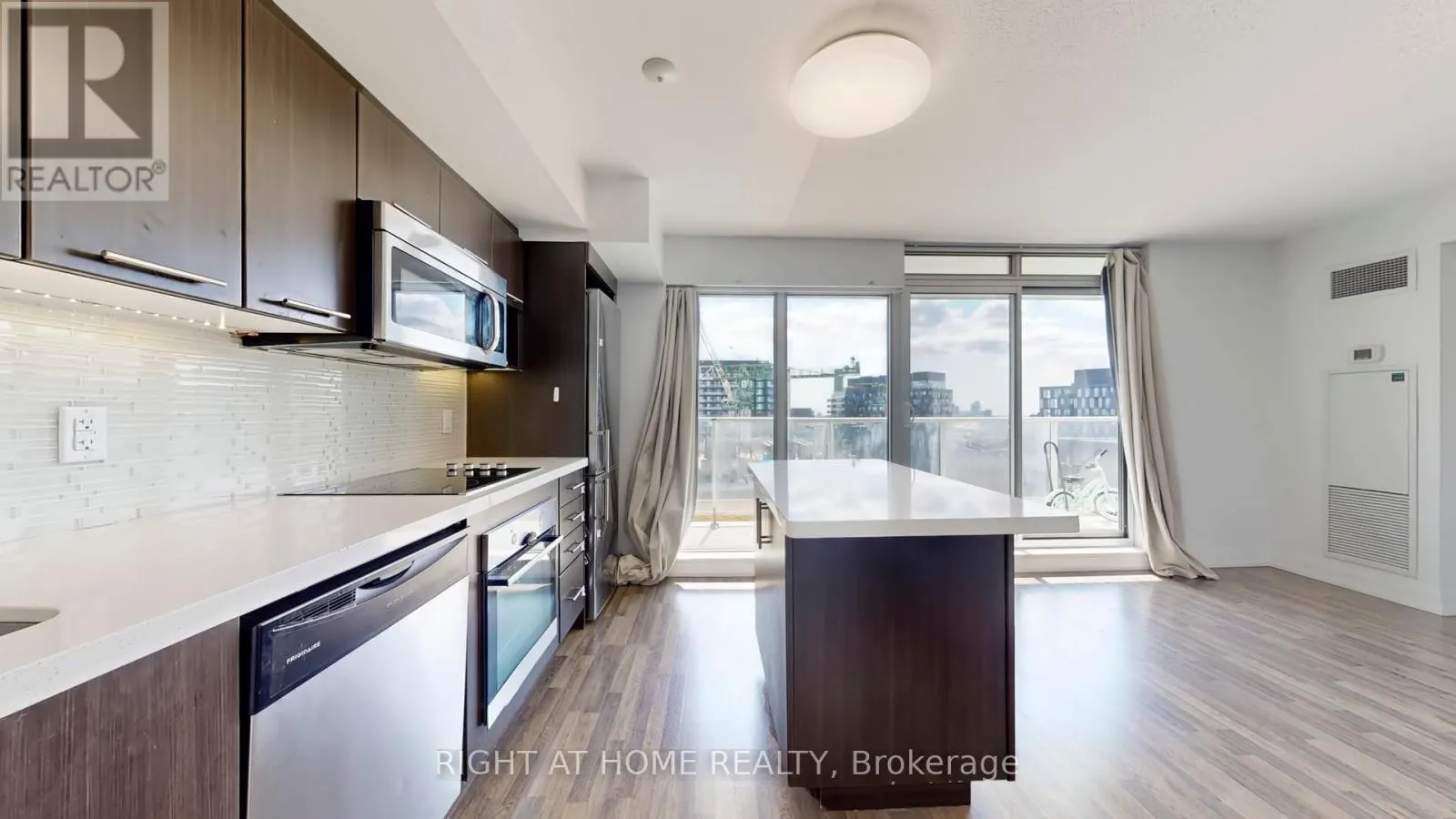 E1208 - 555 WILSON AVENUE