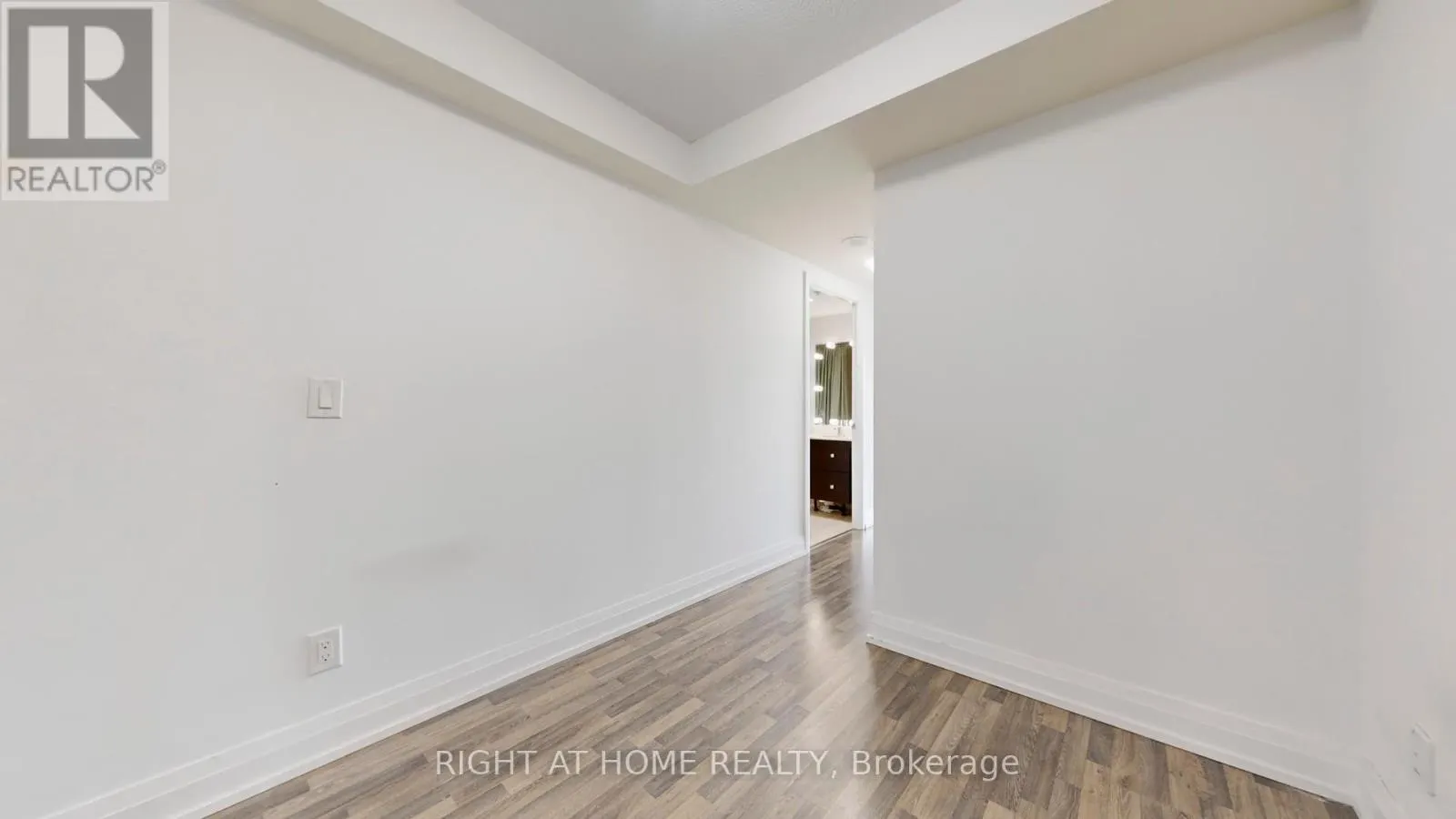 E1208 - 555 WILSON AVENUE