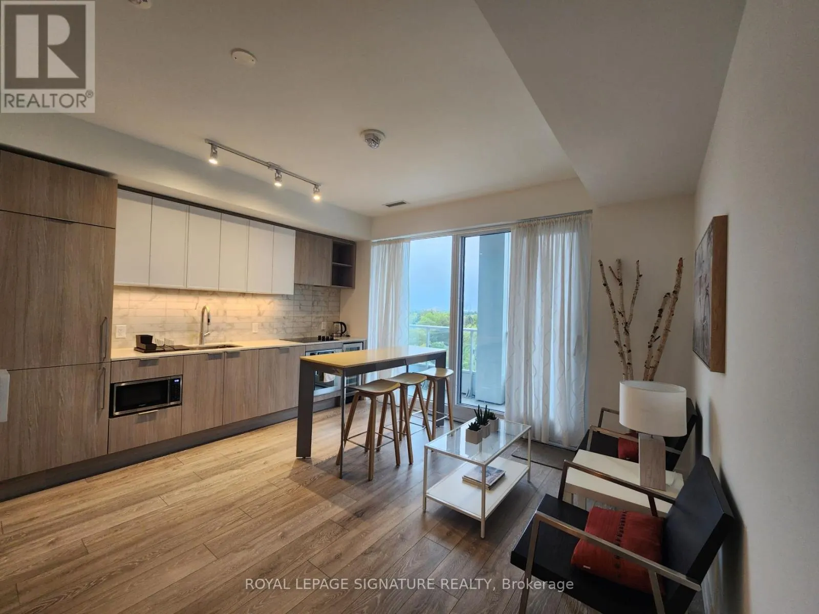 1112 - 2020 BATHURST STREET N