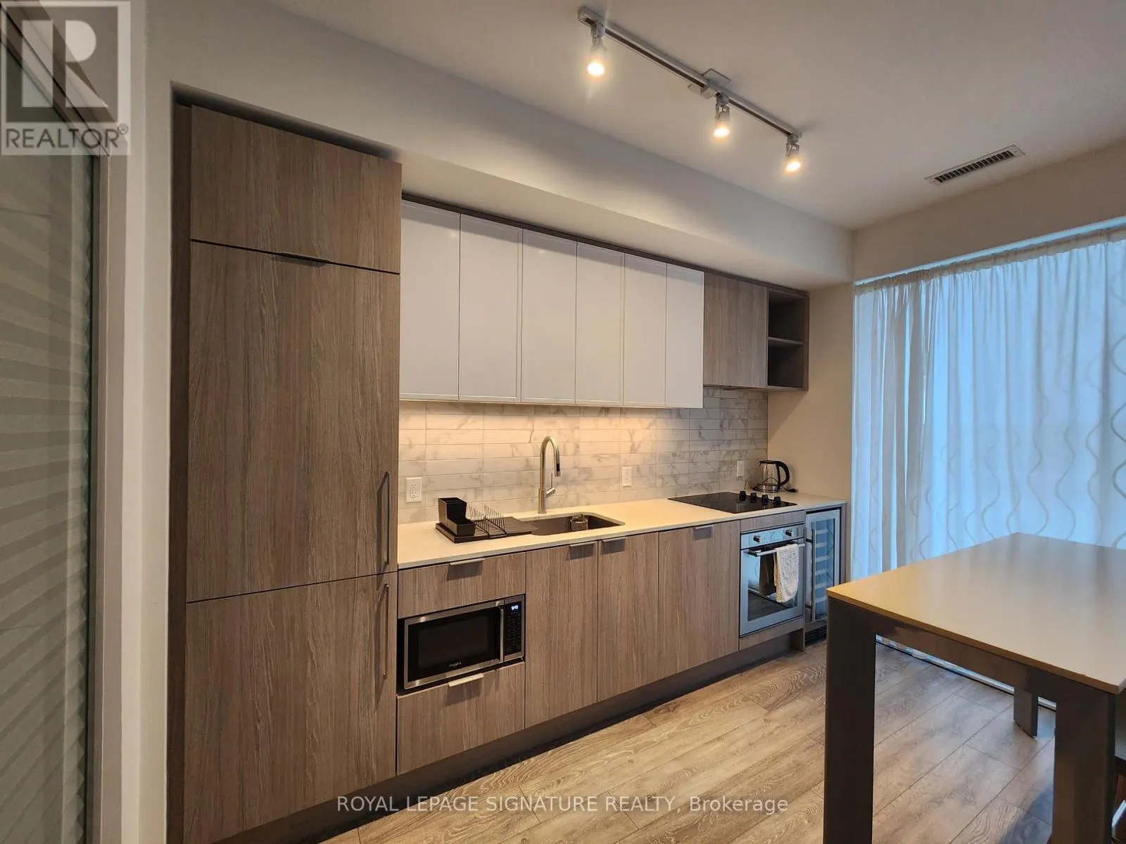 1112 - 2020 BATHURST STREET N
