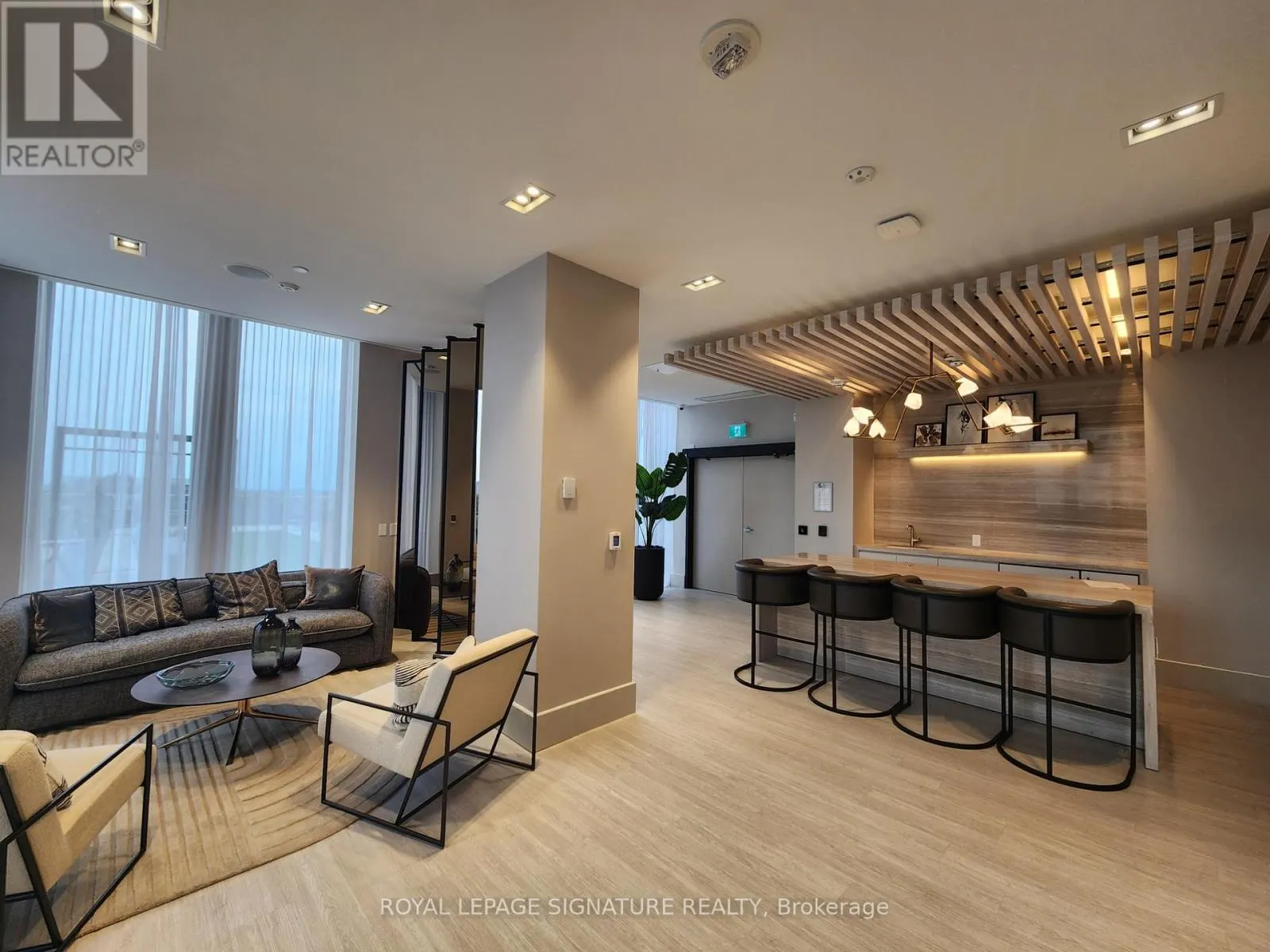 1112 - 2020 BATHURST STREET N