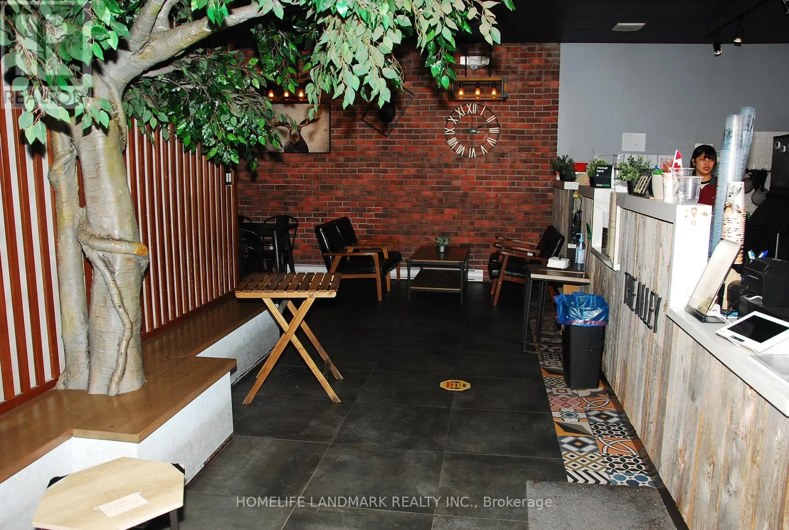 621 BLOOR STREET W