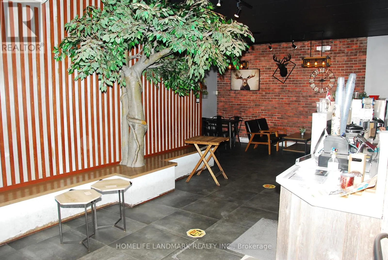 621 BLOOR STREET W