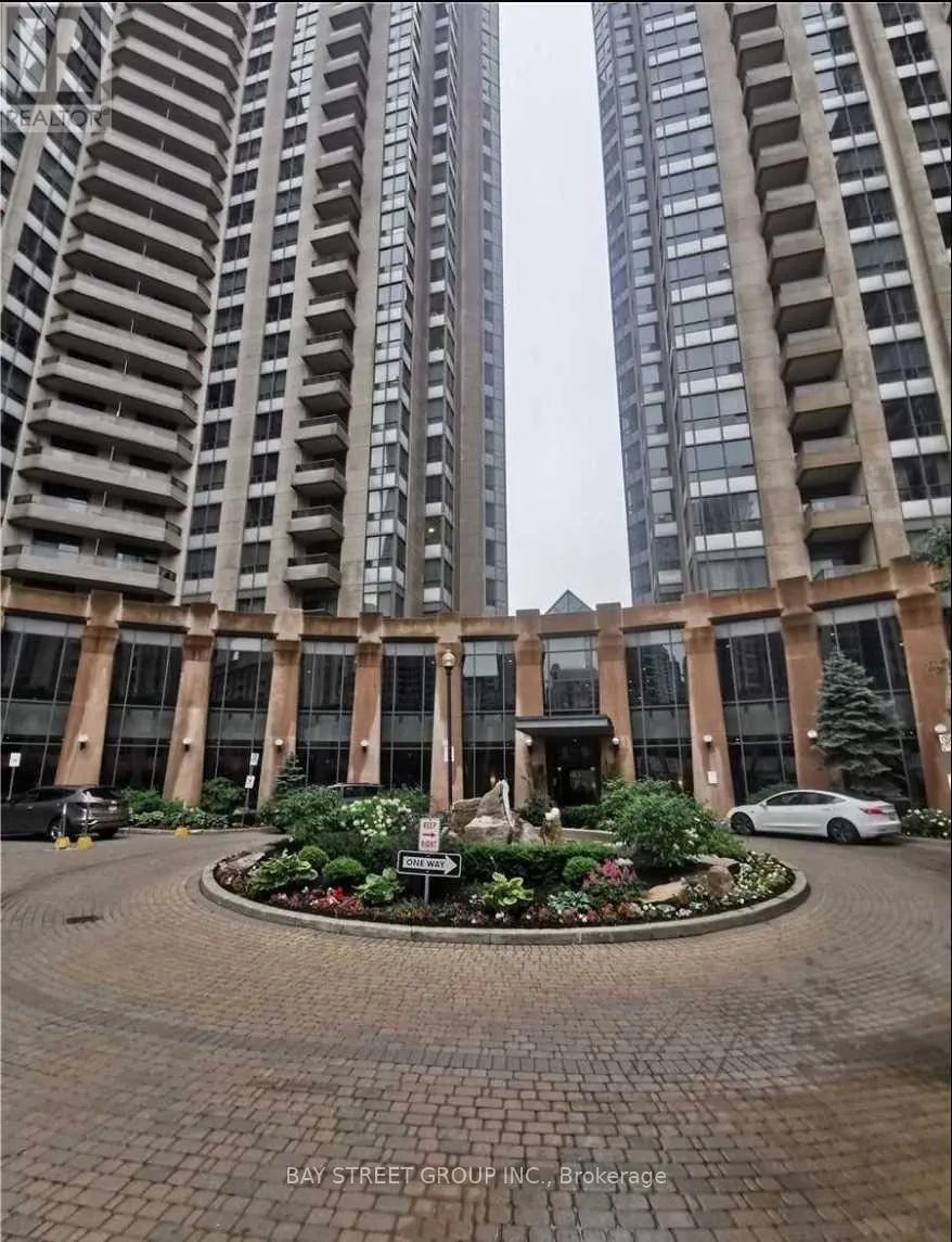 1226 - 15 NORTHTOWN WAY