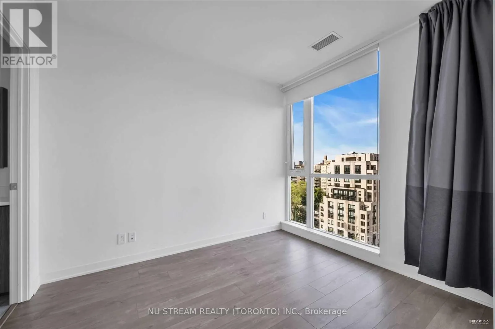 1107 - 223 ST CLAIR AVENUE W