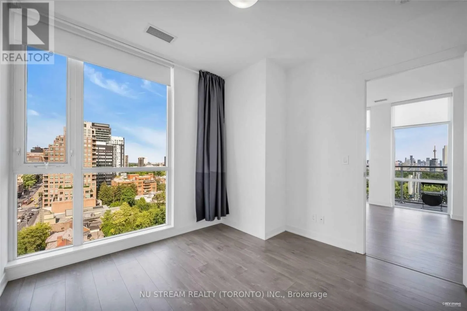 1107 - 223 ST CLAIR AVENUE W