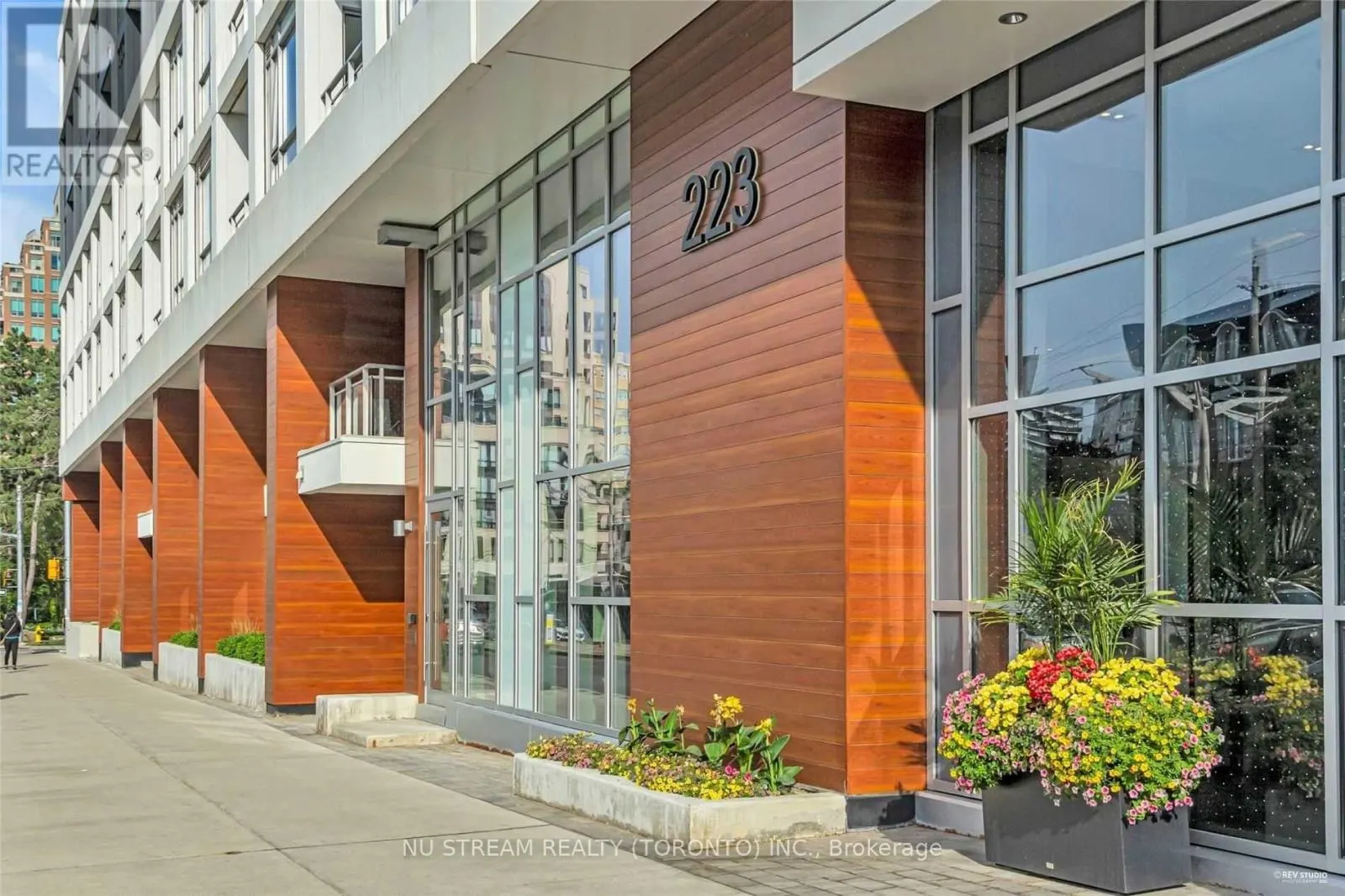 1107 - 223 ST CLAIR AVENUE W
