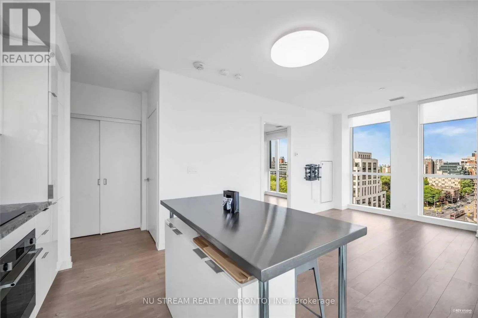 1107 - 223 ST CLAIR AVENUE W