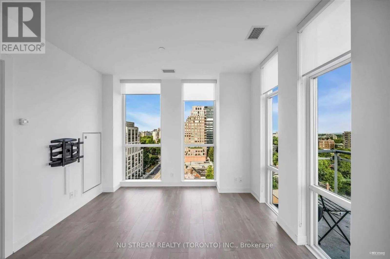 1107 - 223 ST CLAIR AVENUE W