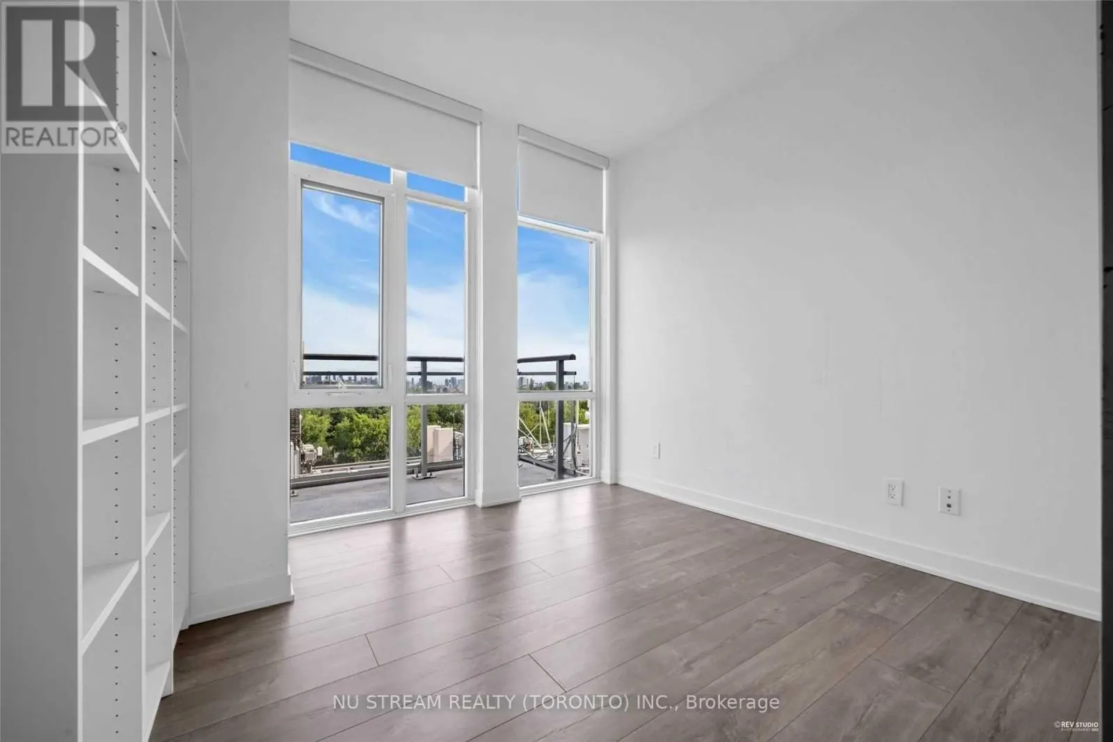 1107 - 223 ST CLAIR AVENUE W