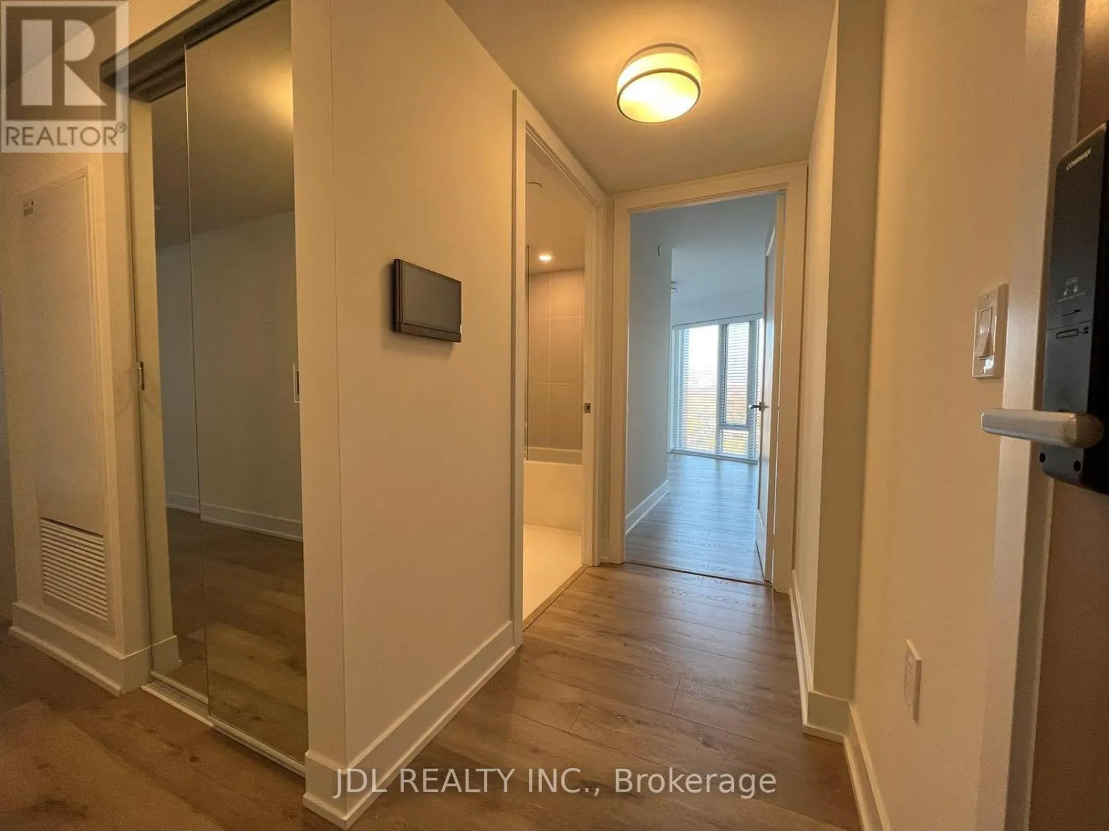 1102 - 575 BLOOR STREET E