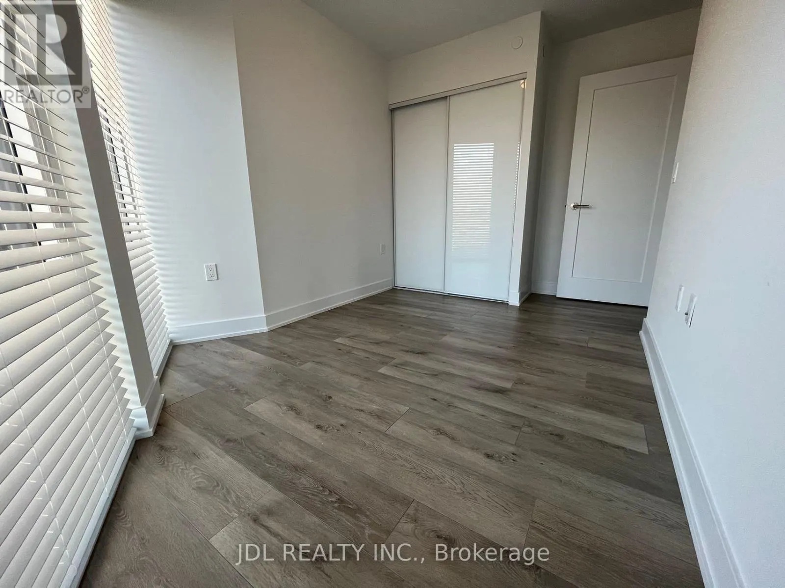 1102 - 575 BLOOR STREET E