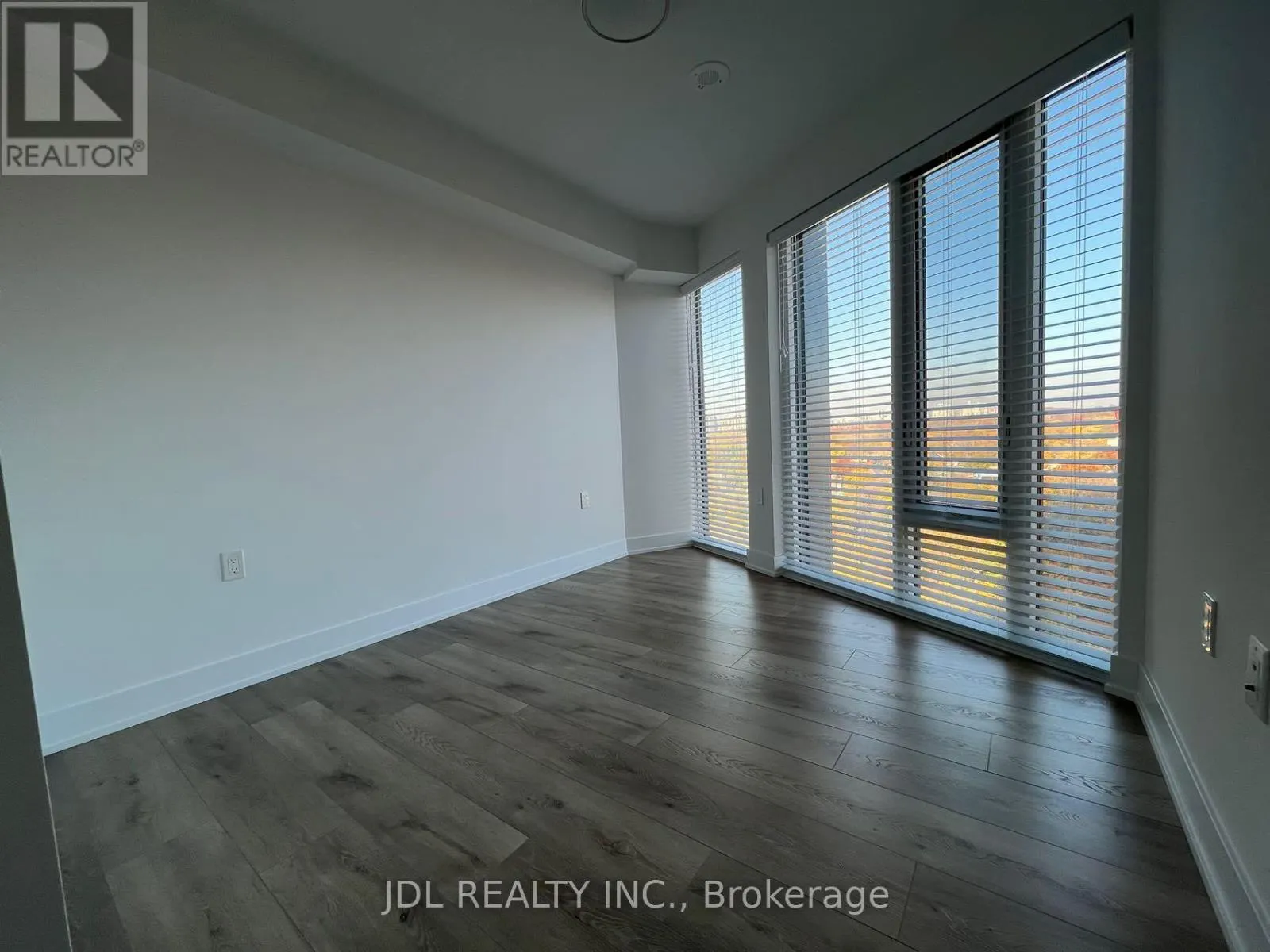 1102 - 575 BLOOR STREET E