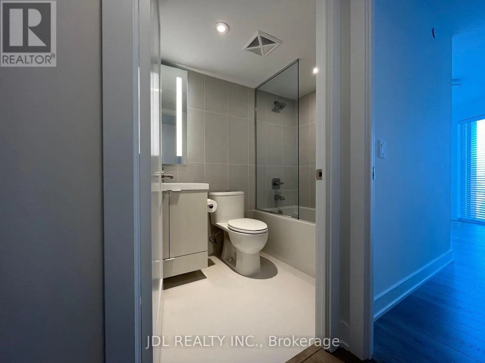 1102 - 575 BLOOR STREET E