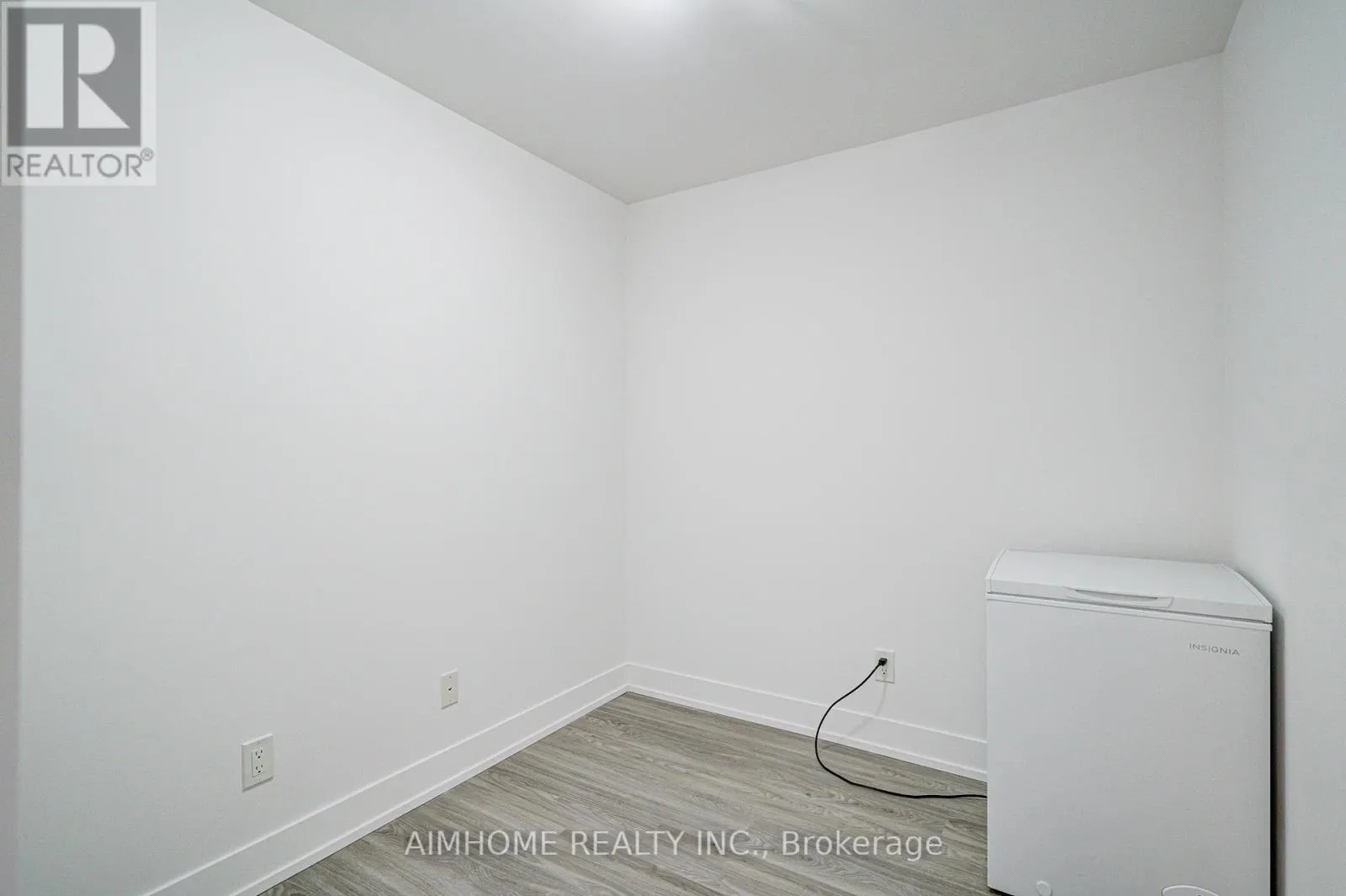 321 - 7 KENASTON GARDEN