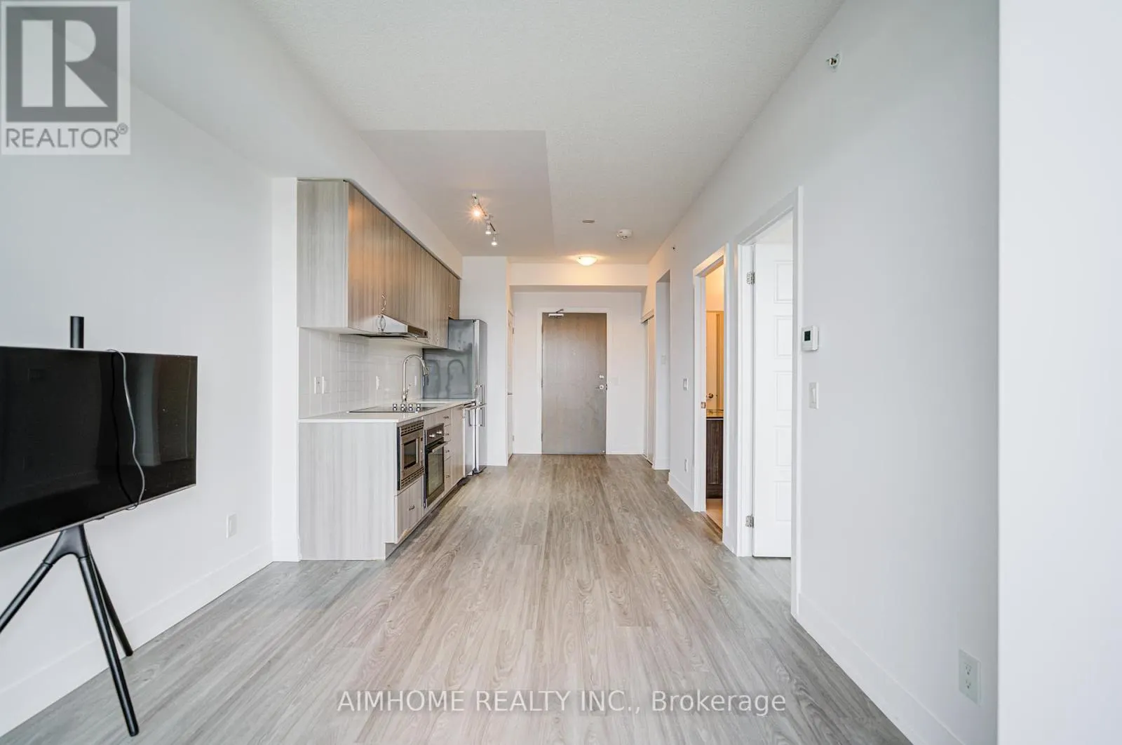 321 - 7 KENASTON GARDEN