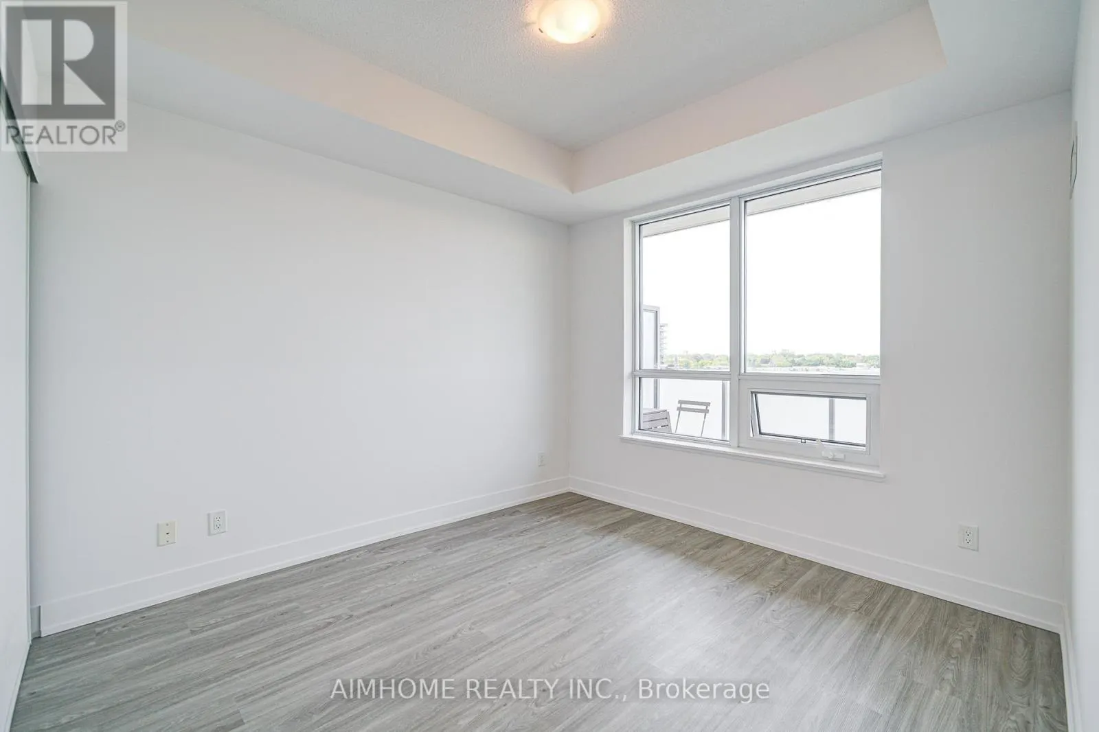 321 - 7 KENASTON GARDEN