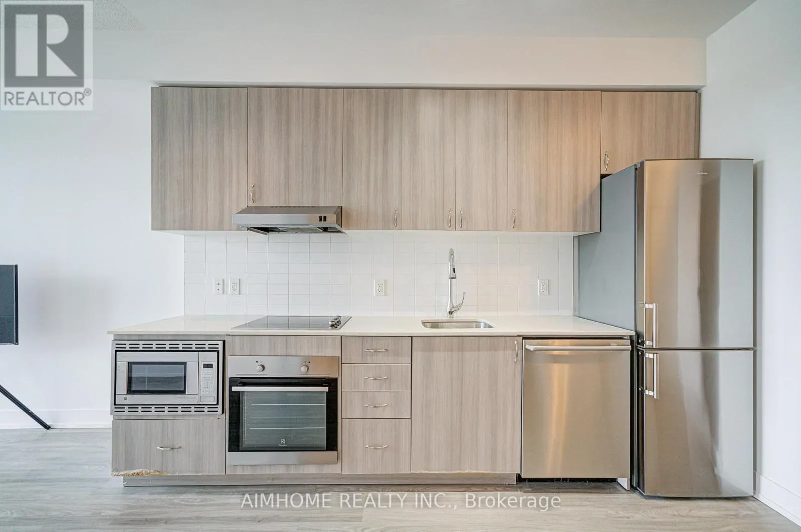 321 - 7 KENASTON GARDEN