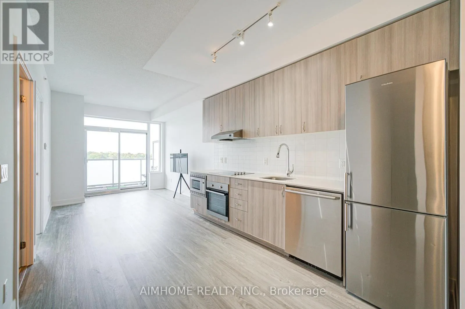 321 - 7 KENASTON GARDEN