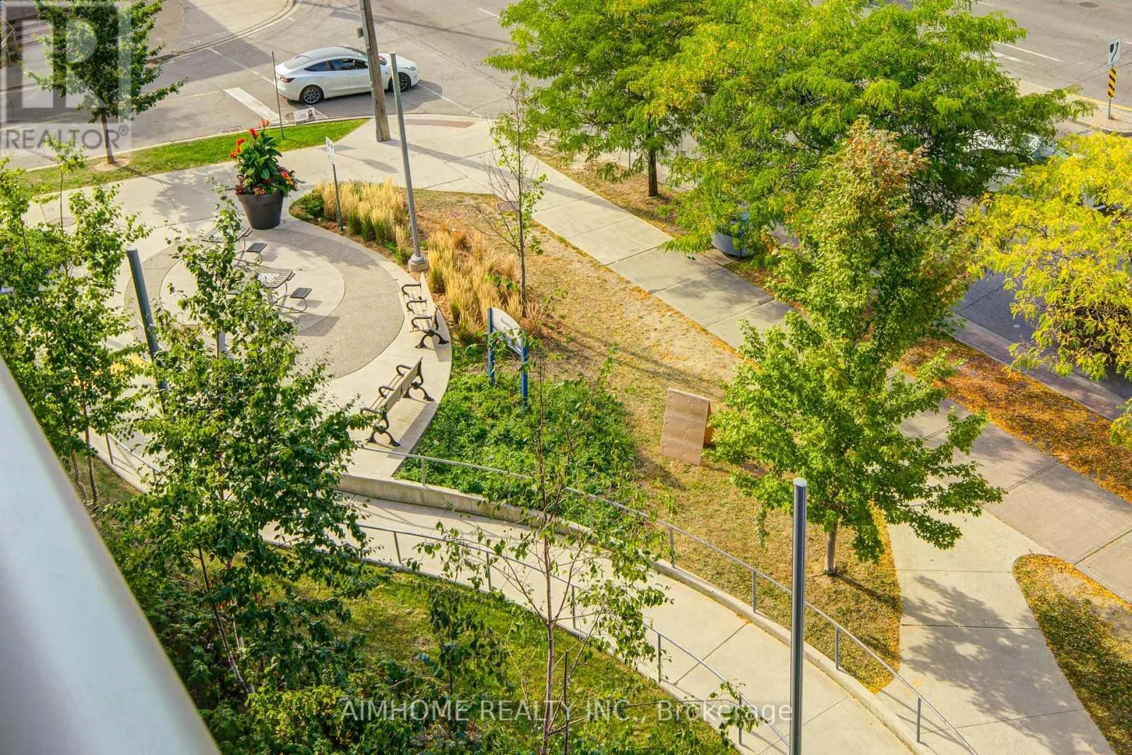 321 - 7 KENASTON GARDEN