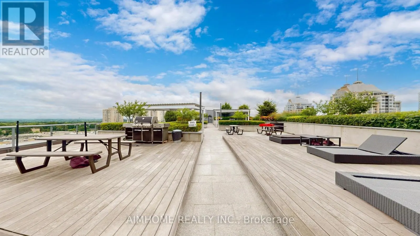 321 - 7 KENASTON GARDEN