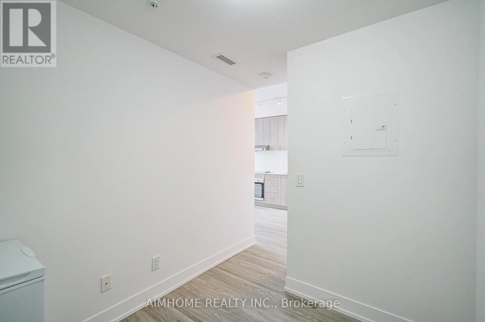 321 - 7 KENASTON GARDEN