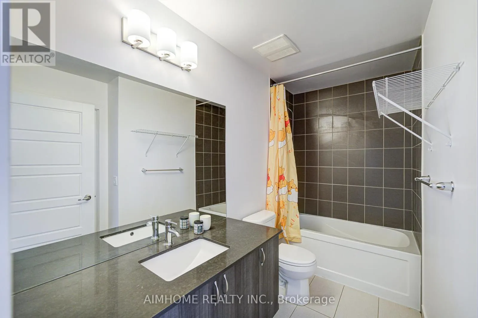 321 - 7 KENASTON GARDEN