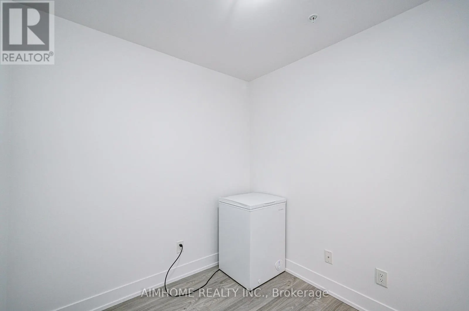 321 - 7 KENASTON GARDEN