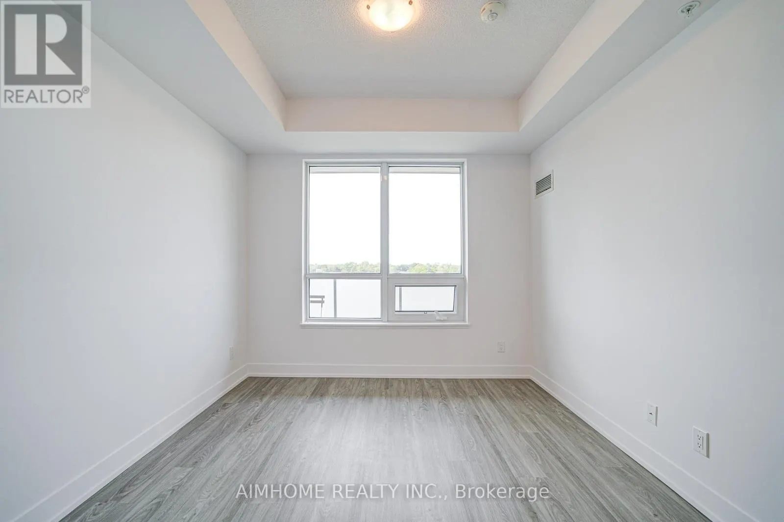 321 - 7 KENASTON GARDEN