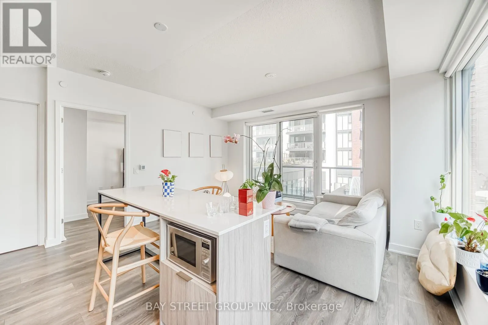 513 - 35 TUBMAN AVENUE