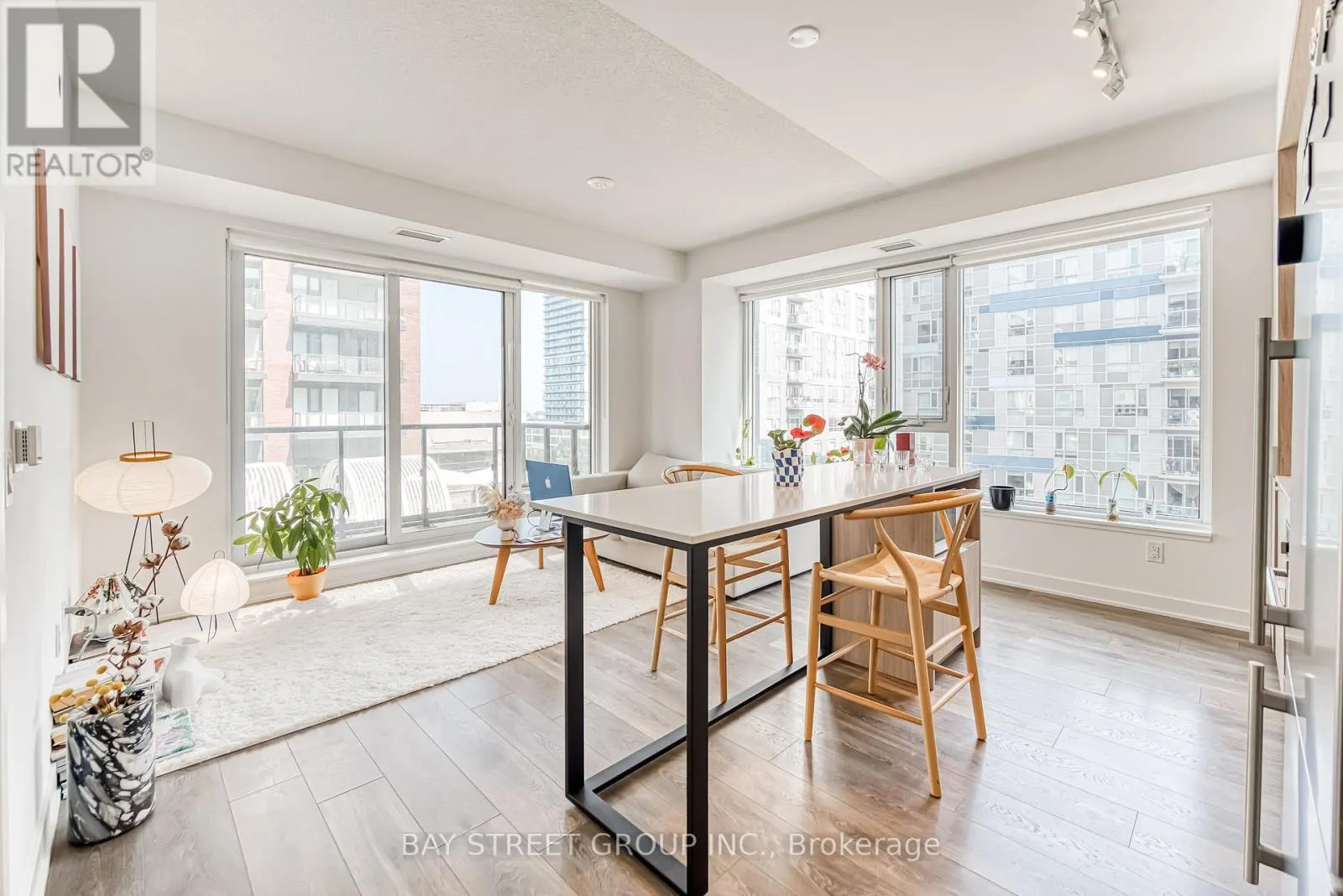 513 - 35 TUBMAN AVENUE
