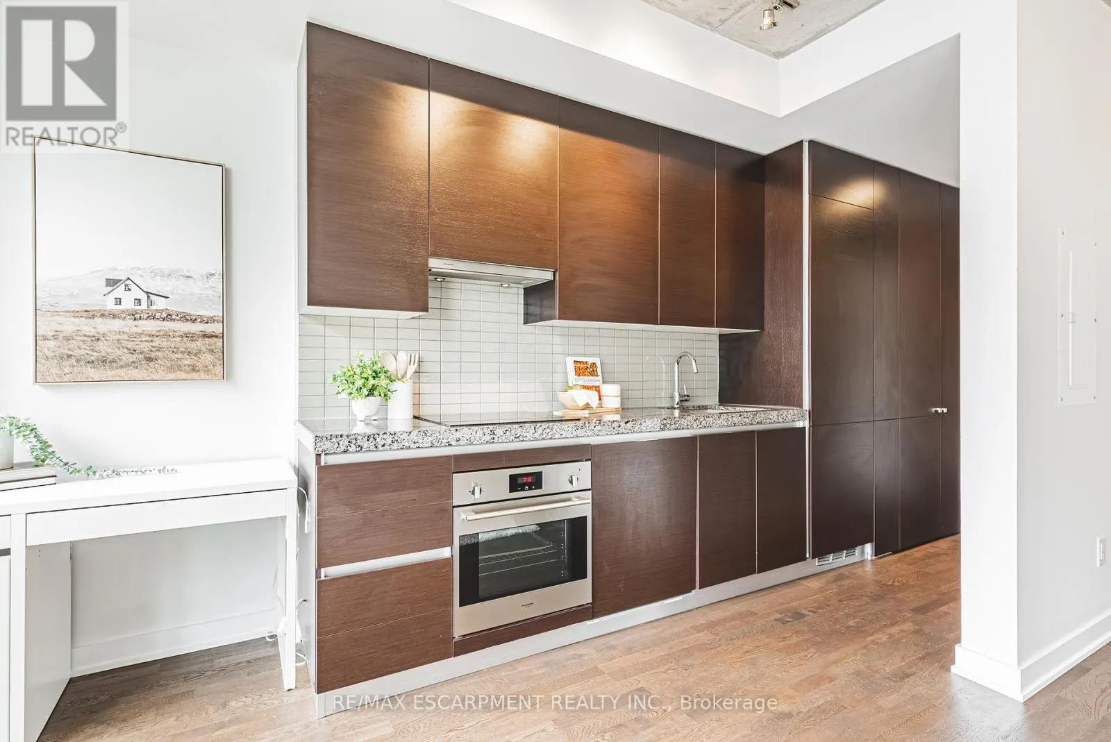 627 - 629 KING STREET W