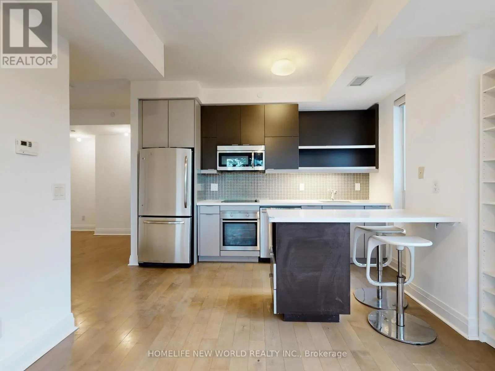 208 - 399 SPRING GARDEN AVENUE