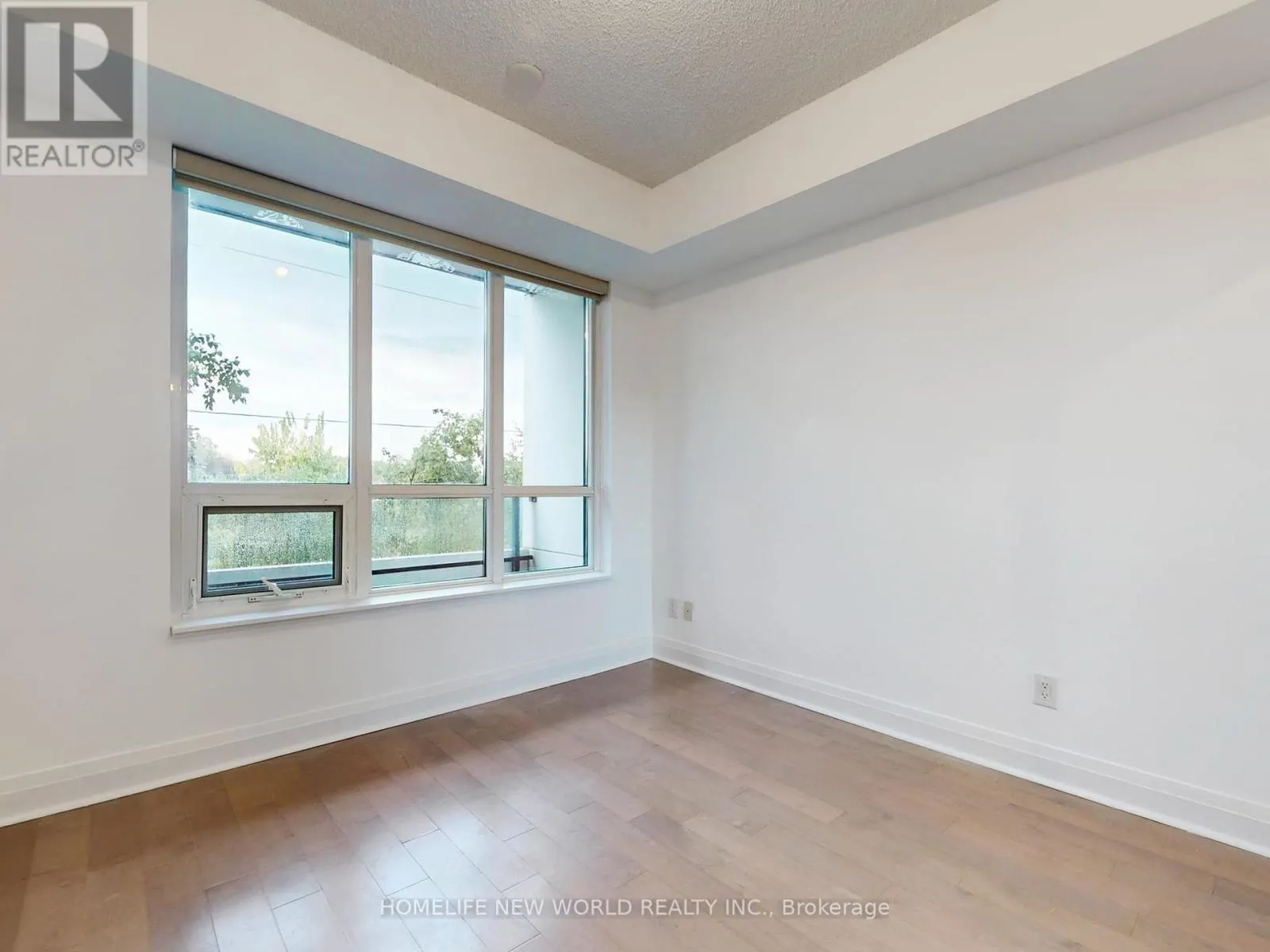 208 - 399 SPRING GARDEN AVENUE